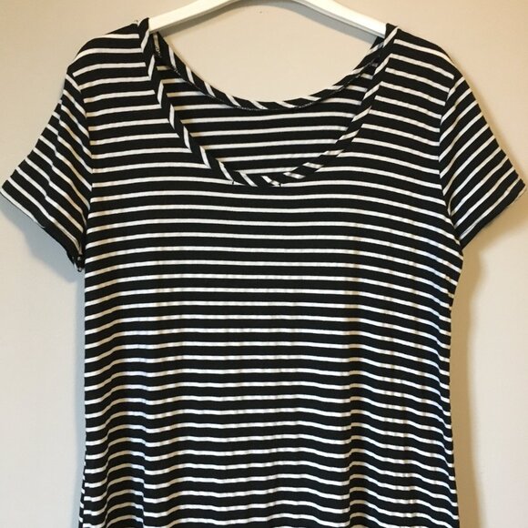 Hipster B&W Stripe High Low Tee - Picture 6 of 16